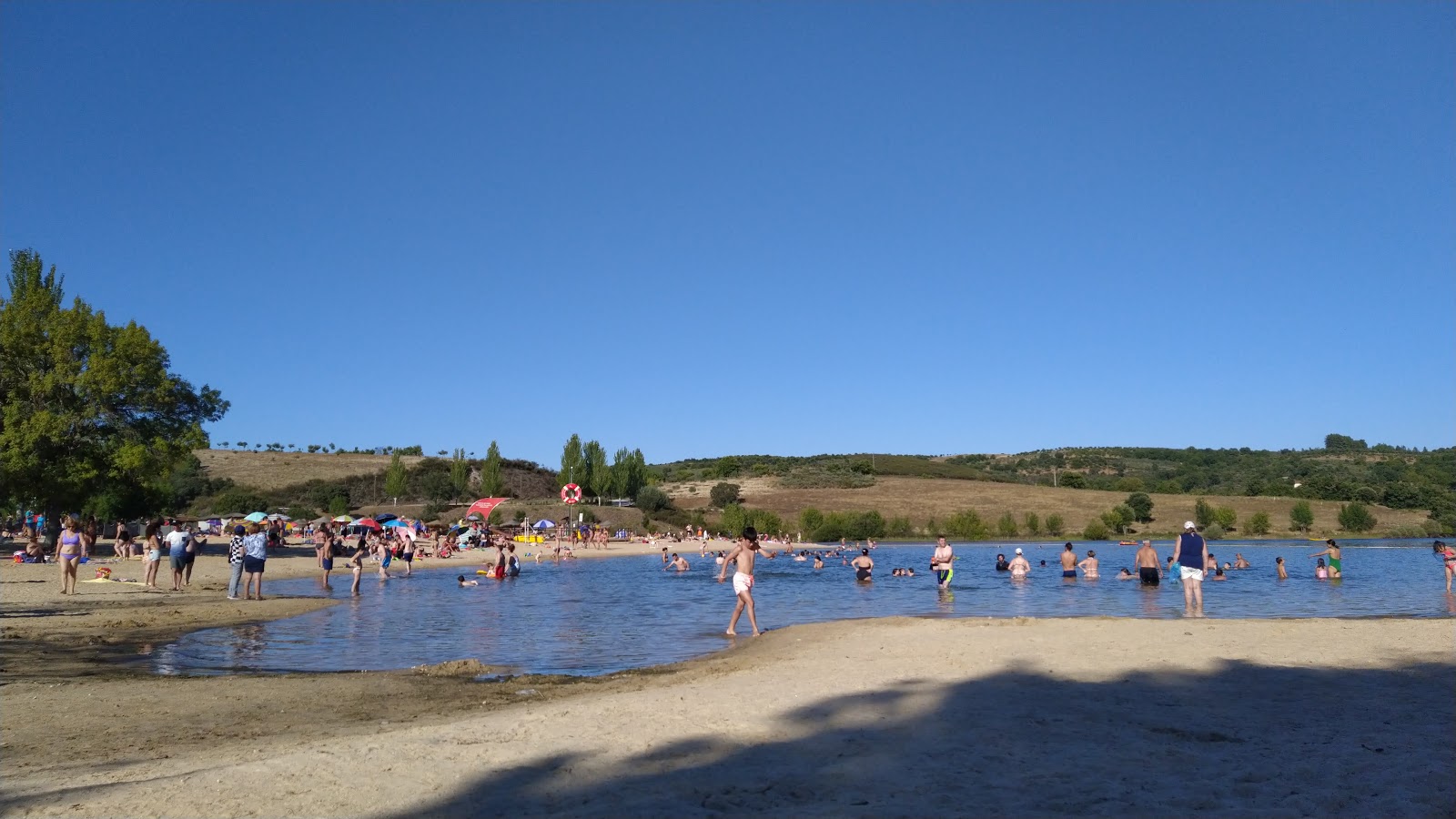 Foto von Praia Fluvial da Ribeira - empfohlen für Familienreisende mit Kindern