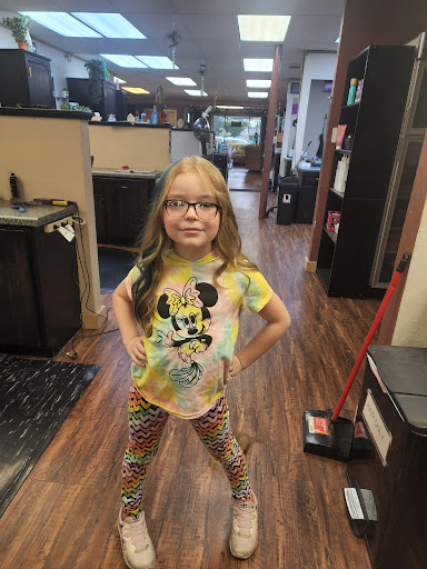 Hair Salon «Island Tropics Hair Design & Spa», reviews and photos, 126 E Division St, Shawano, WI 54166, USA