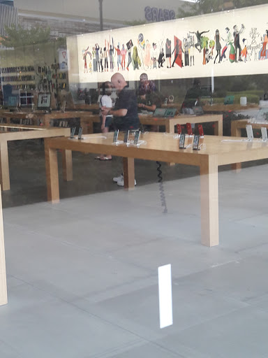 Computer Store «Apple Nanuet», reviews and photos, 8115 Fashion Dr, Nanuet, NY 10954, USA