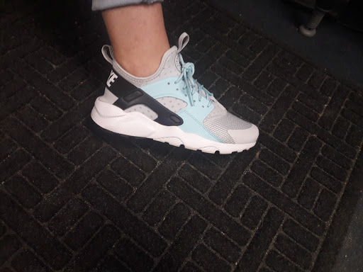 Used Car Dealer «Auto Mall», reviews and photos, 719 N North Point Rd, Rosedale, MD 21237, USA