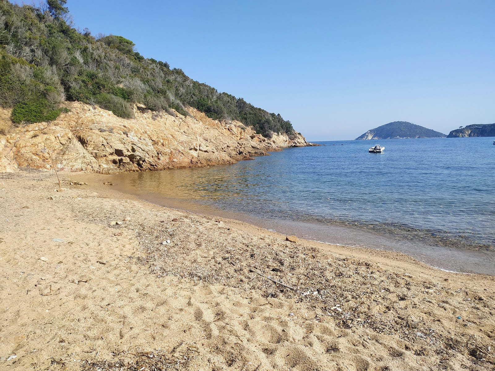 Foto van Spiaggetta del Porticciolo met lichte fijne kiezelsteen oppervlakte