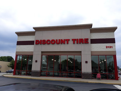 Discount Tire Store - Louisville, KY, 2131 S Hurstbourne Pkwy, Louisville, KY 40220, USA, 