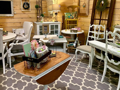 Consignment Shop «Trader Maes Decor & Artist Market», reviews and photos, 2001 Rock Springs Rd, Apopka, FL 32712, USA