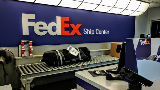 Shipping and Mailing Service «FedEx Ship Center», reviews and photos, 13500 EDS Dr, Herndon, VA 20171, USA