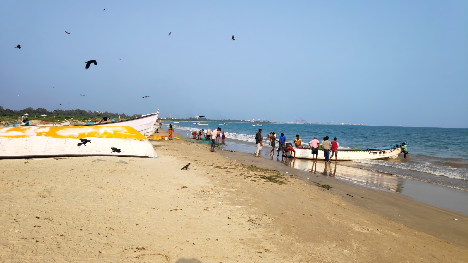 Foto von Thoothukudi Beach mit heller sand Oberfläche