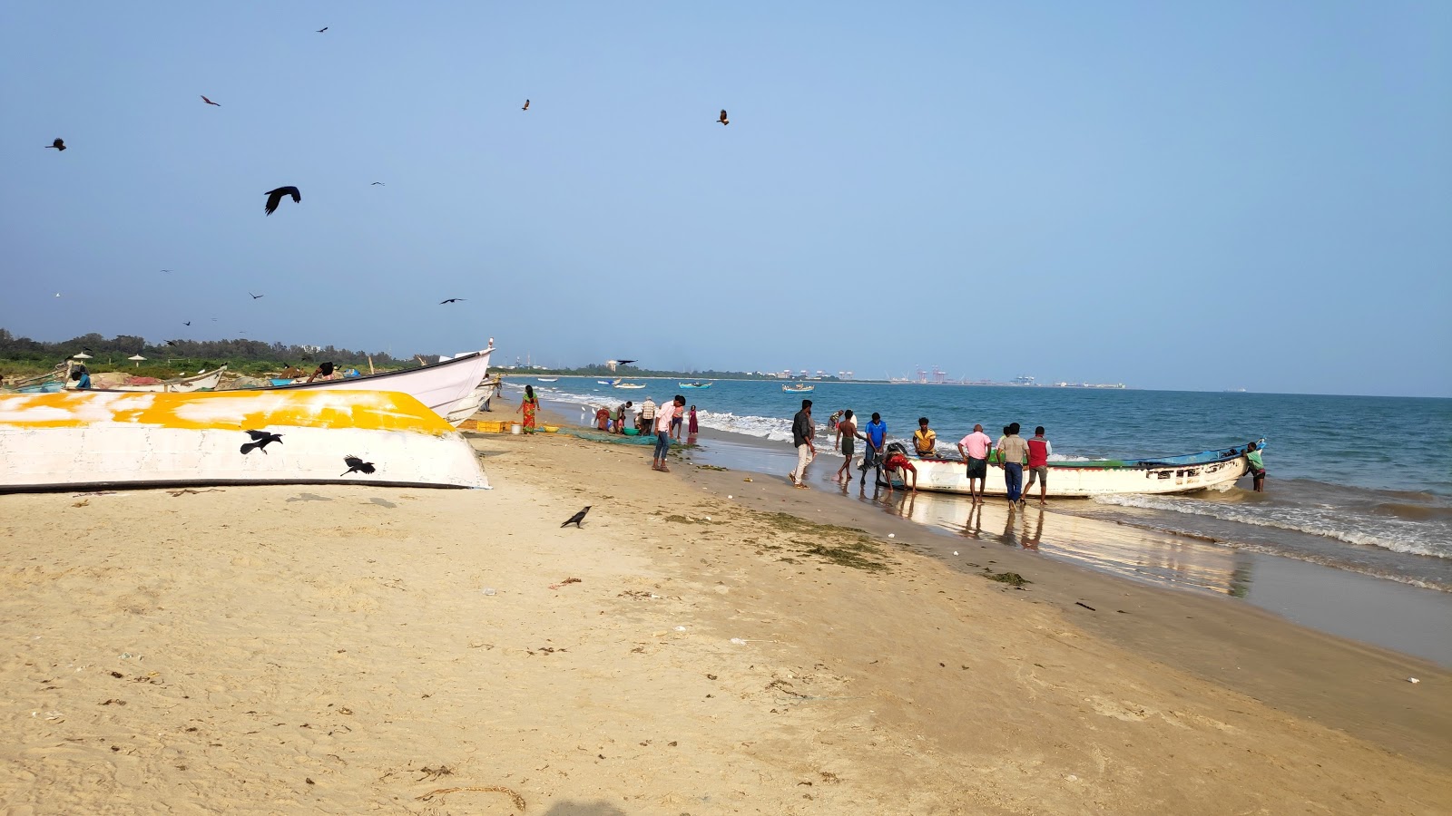 Zdjęcie Thoothukudi Beach z powierzchnią beżowy piasek