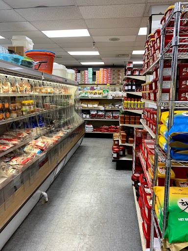 Korean Grocery Store «Lotte Oriental Foods & Gifts», reviews and photos, 4944 N High St, Columbus, OH 43214, USA