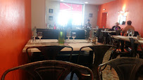 Atmosphère du Restaurant français Les Platanes à Bessay-sur-Allier - n°2