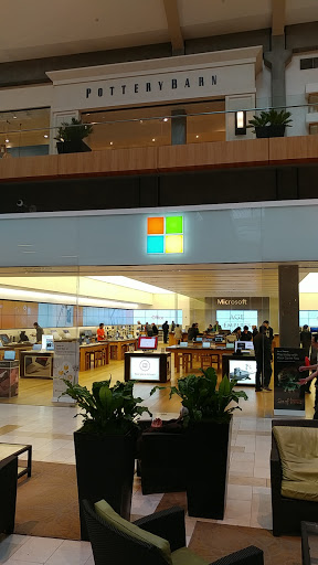 Microsoft Store, 116 Bellevue Way NE, Bellevue, WA 98004, USA, 