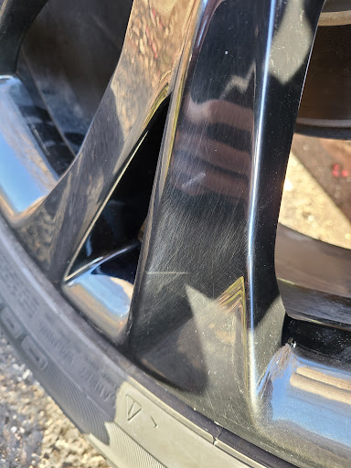 Tire Shop «Discount Tire Store - Schaumburg, IL», reviews and photos, 400 W Higgins Rd, Schaumburg, IL 60195, USA