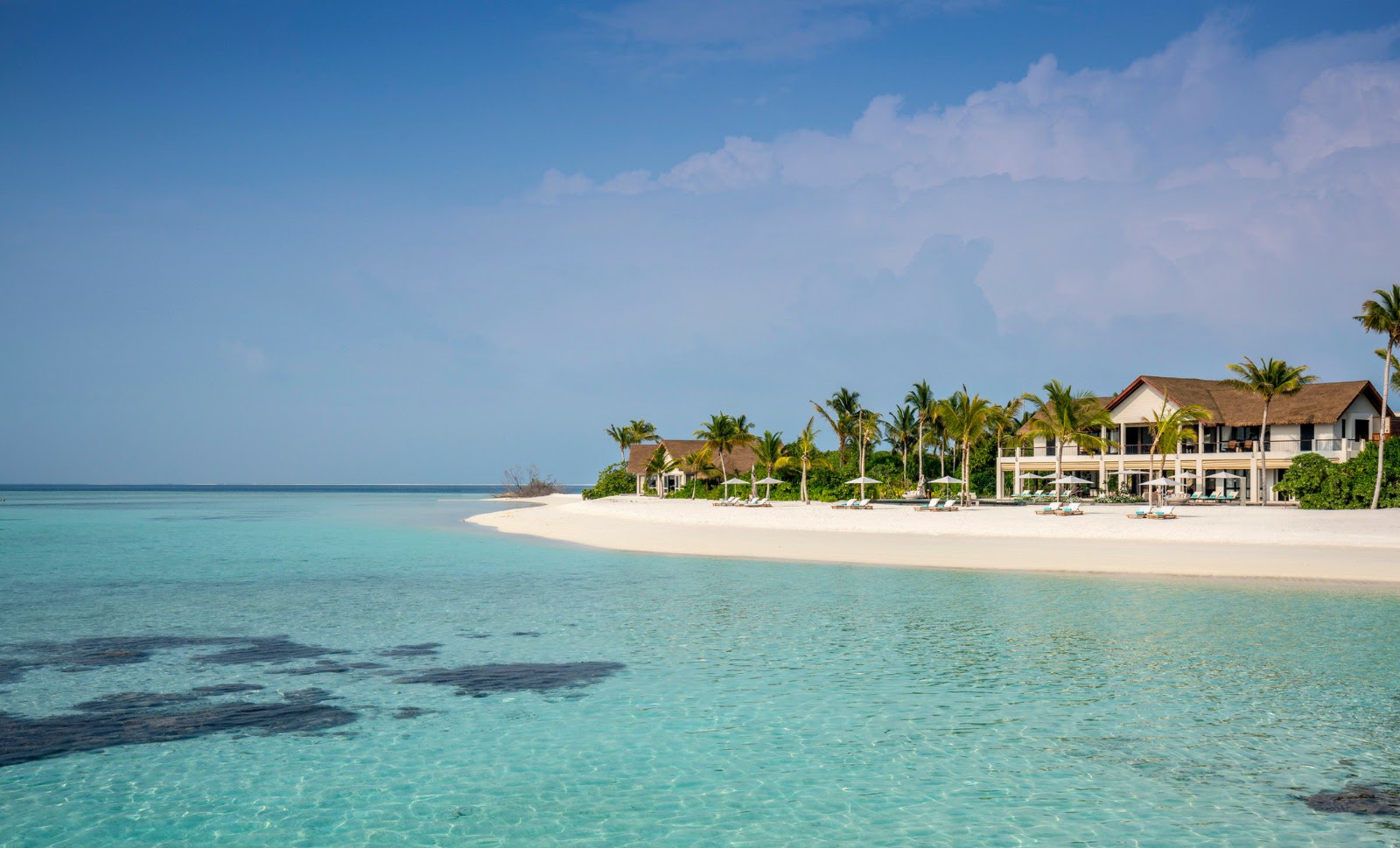 Foto von Voavah Island Strand mit feiner weißer sand Oberfläche