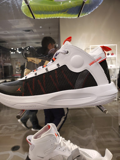 Shoe Store «Footaction», reviews and photos, 32 S State St, Chicago, IL 60603, USA