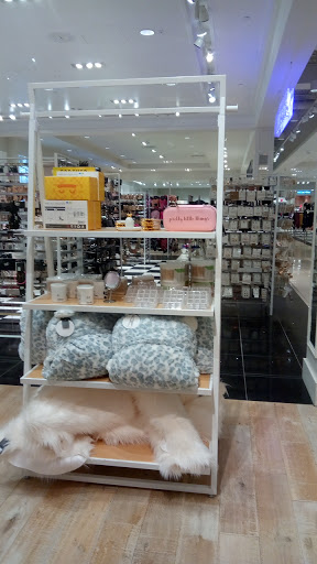 Clothing Store «Forever 21», reviews and photos, 5220 Fashion Outlets Way #1005, Chicago, IL 60656, USA