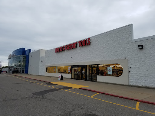 Hardware Store «Harbor Freight Tools», reviews and photos, 32706 John R Rd, Madison Heights, MI 48071, USA