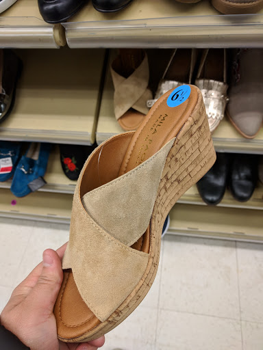 Shopping Mall «Berkshire Shopping Center», reviews and photos, 67 Newtown Rd, Danbury, CT 06810, USA