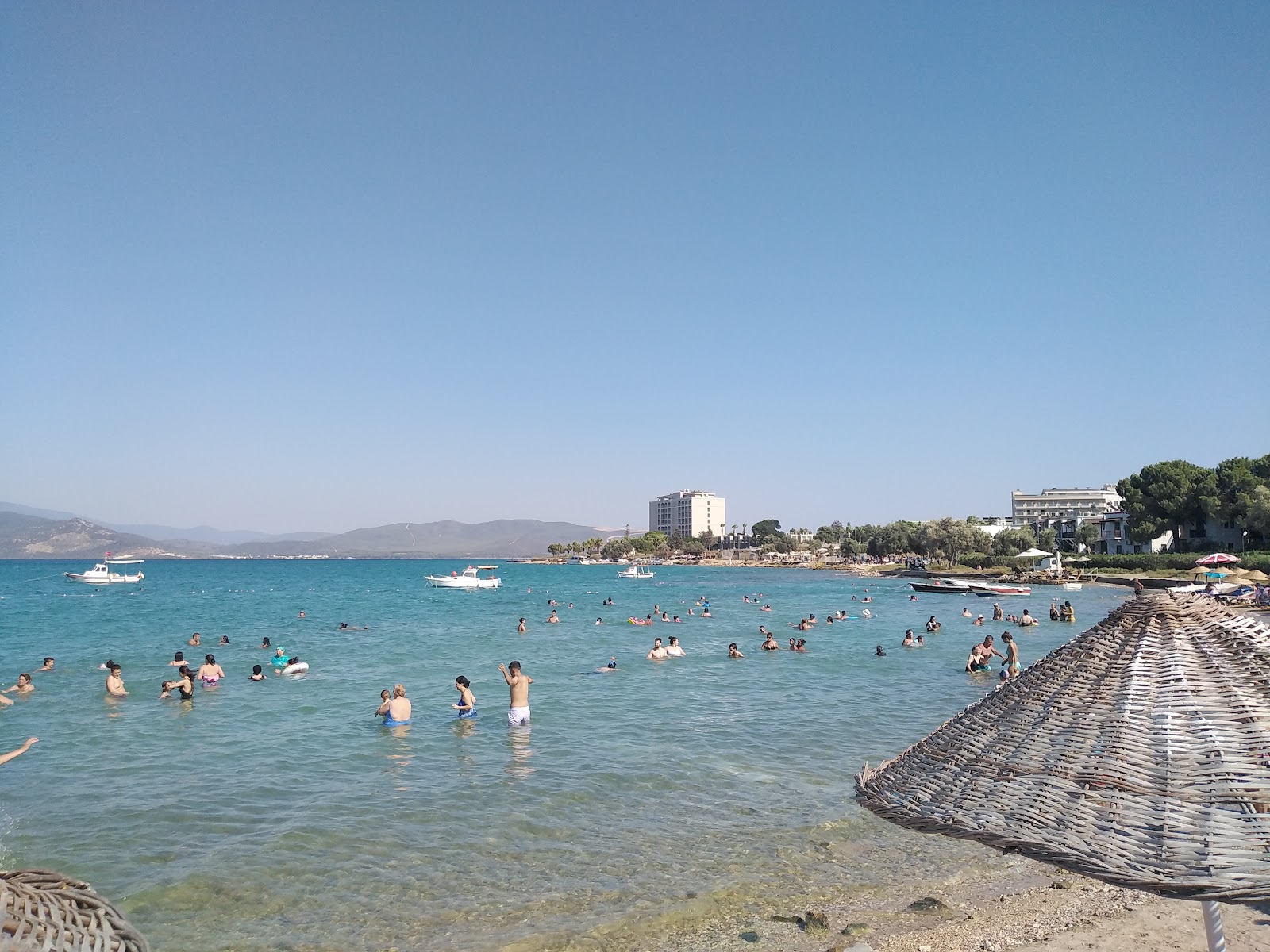 Foto di Yesilkent Plaji con una superficie del sabbia beige
