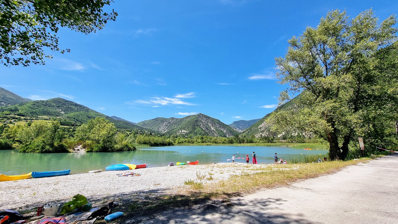 Foto von Plage Le Brec mit kleine, graue kiesel Oberfläche
