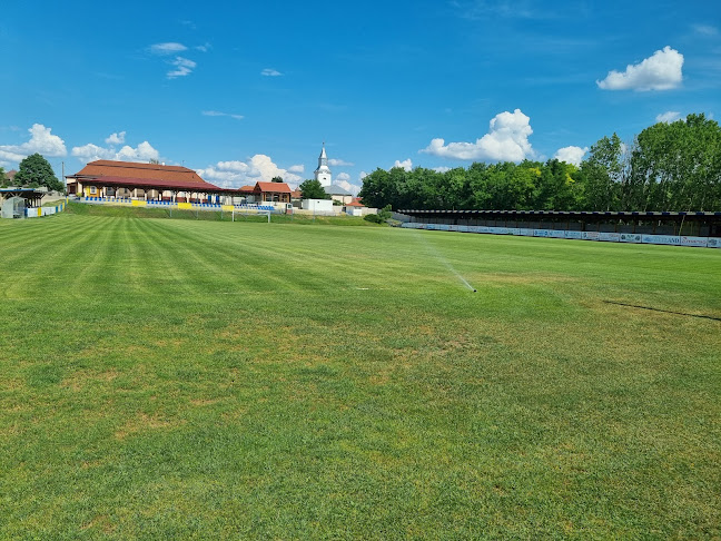 Opinii despre Sényői Focipálya în Sényő - Sportpálya