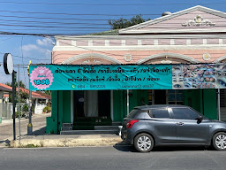 Oilly Eye Lash Studio.