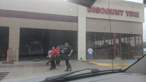 Tire Shop «Discount Tire Store - Round Rock, TX», reviews and photos, 3115 S Interstate 35, Round Rock, TX 78664, USA