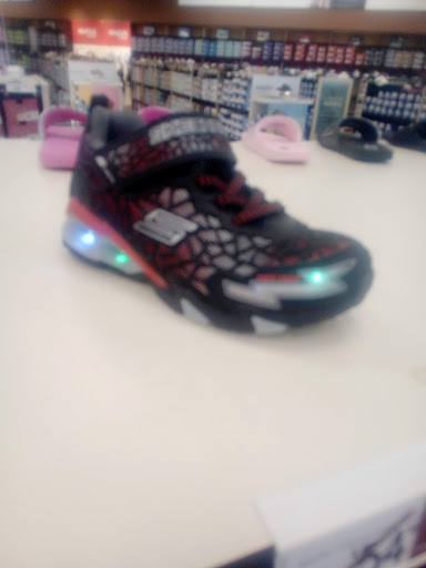 Shoe Store «Famous Footwear», reviews and photos, 1500 13th Ave E, West Fargo, ND 58078, USA