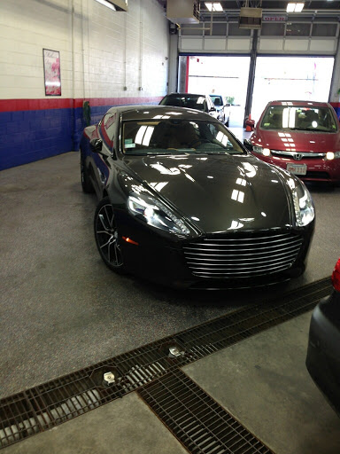 Car Wash «White Glove Car Wash & Detailing», reviews and photos, 1415 W Shakespeare Ave, Chicago, IL 60614, USA