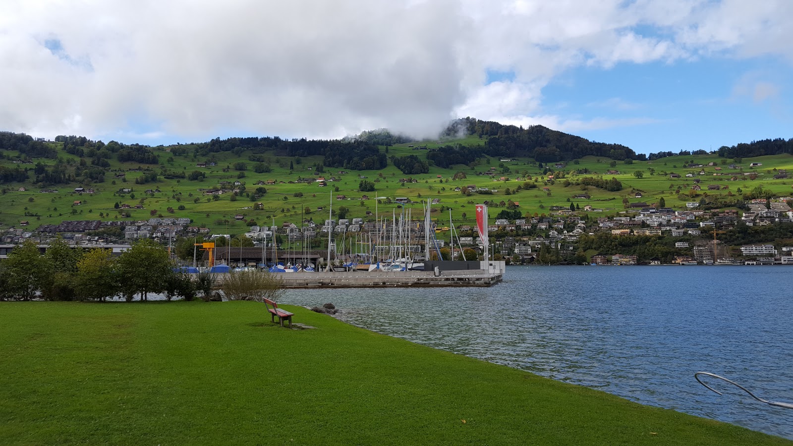 Foto von Trauerweide Beach und die siedlung