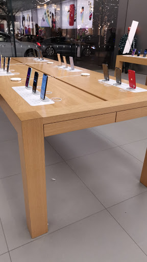 Computer Store «Apple Easton Town Center», reviews and photos, 4210 The Strand, Columbus, OH 43219, USA