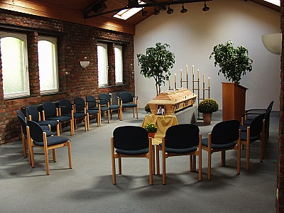 SERVICII FUNERARE APUSUL
