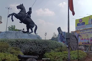 Chhatrapati Maharani TaraRani Statue image