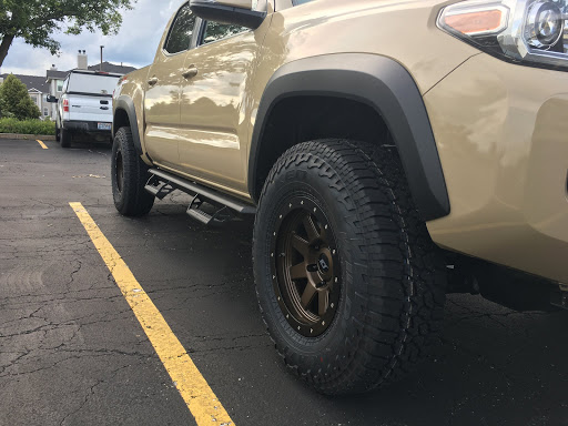 Tire Shop «Acorn Tire», reviews and photos, 1580 N Aurora Rd, Naperville, IL 60563, USA