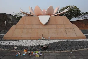 Qijin Memorial Park for Women Laborers image