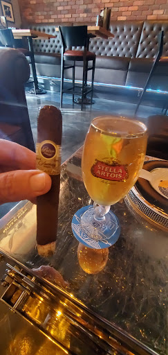 Bar «Admiral Cigar Club», reviews and photos, 4940 New Broad St, Orlando, FL 32814, USA
