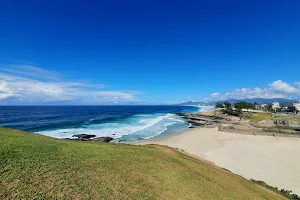 Praia de Itaúna image