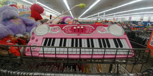 Thrift Store «40th St & Thunderbird Goodwill Retail Store & Donation Center», reviews and photos