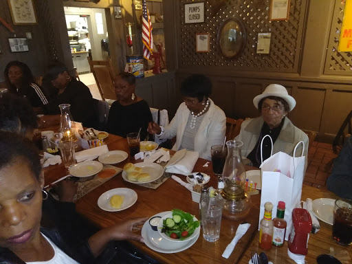 American Restaurant «Cracker Barrel Old Country Store», reviews and photos, 1395 Ford St, Maumee, OH 43537, USA