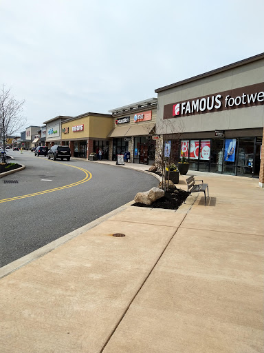 Shopping Mall «Gateway Shopping Center», reviews and photos, 221 E Swedesford Rd, Wayne, PA 19087, USA