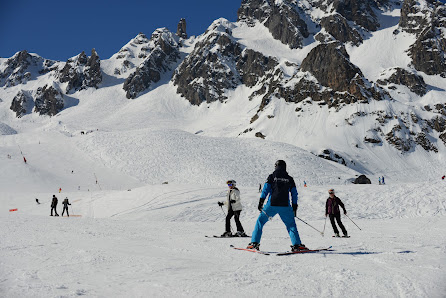 Supreme Ski School - Courchevel Rue de la Chapelle, 73120 Courchevel, France