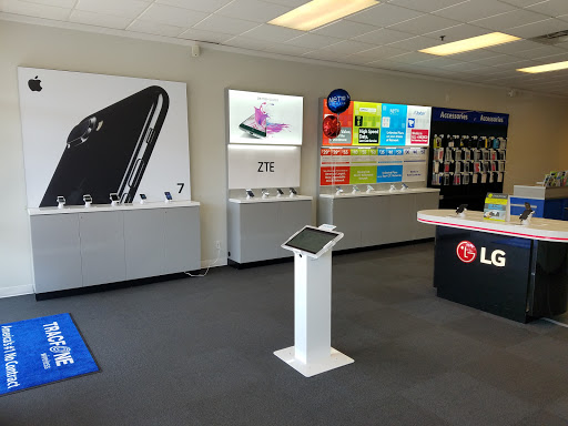 Cell Phone Store «Tracfone Wireless Exclusive Store (Cellphone Repair- iPhone Repair- Screen Repair)», reviews and photos, 10812 SE Oak St b, Portland, OR 97222, USA
