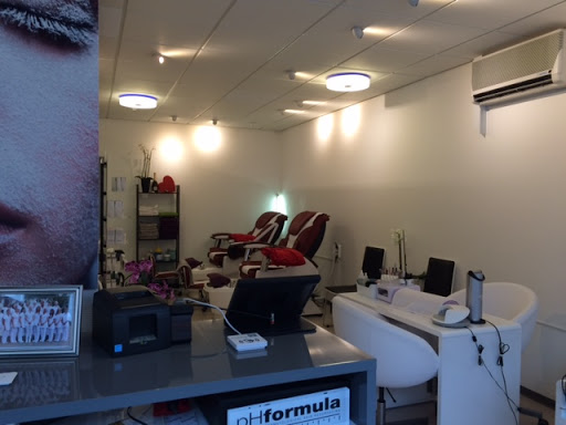 Skin Care and Skønhedssalon HQ Nails & Skønhed in Måløv, Vallensbæk