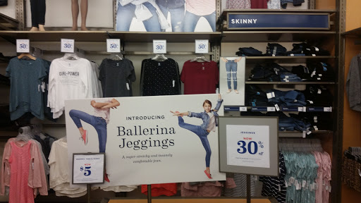 Clothing Store «Old Navy», reviews and photos, 1825 N Pebble Creek Pkwy, Goodyear, AZ 85395, USA