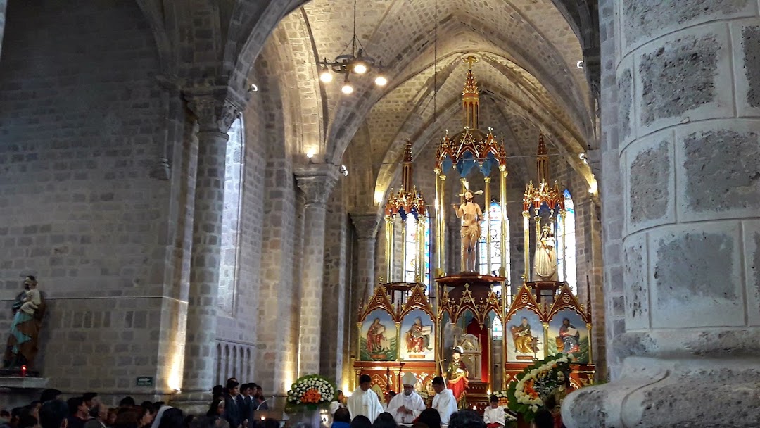 Altar Mayor iglesia de San Felipe en Latacunga 