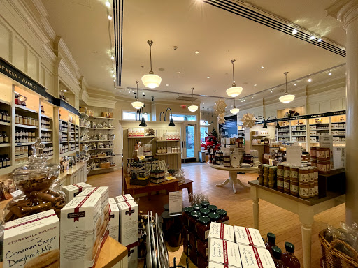 Shopping Mall «The Promenade Shops at Evergreen Walk», reviews and photos, 501 Evergreen Way #503, South Windsor, CT 06074, USA