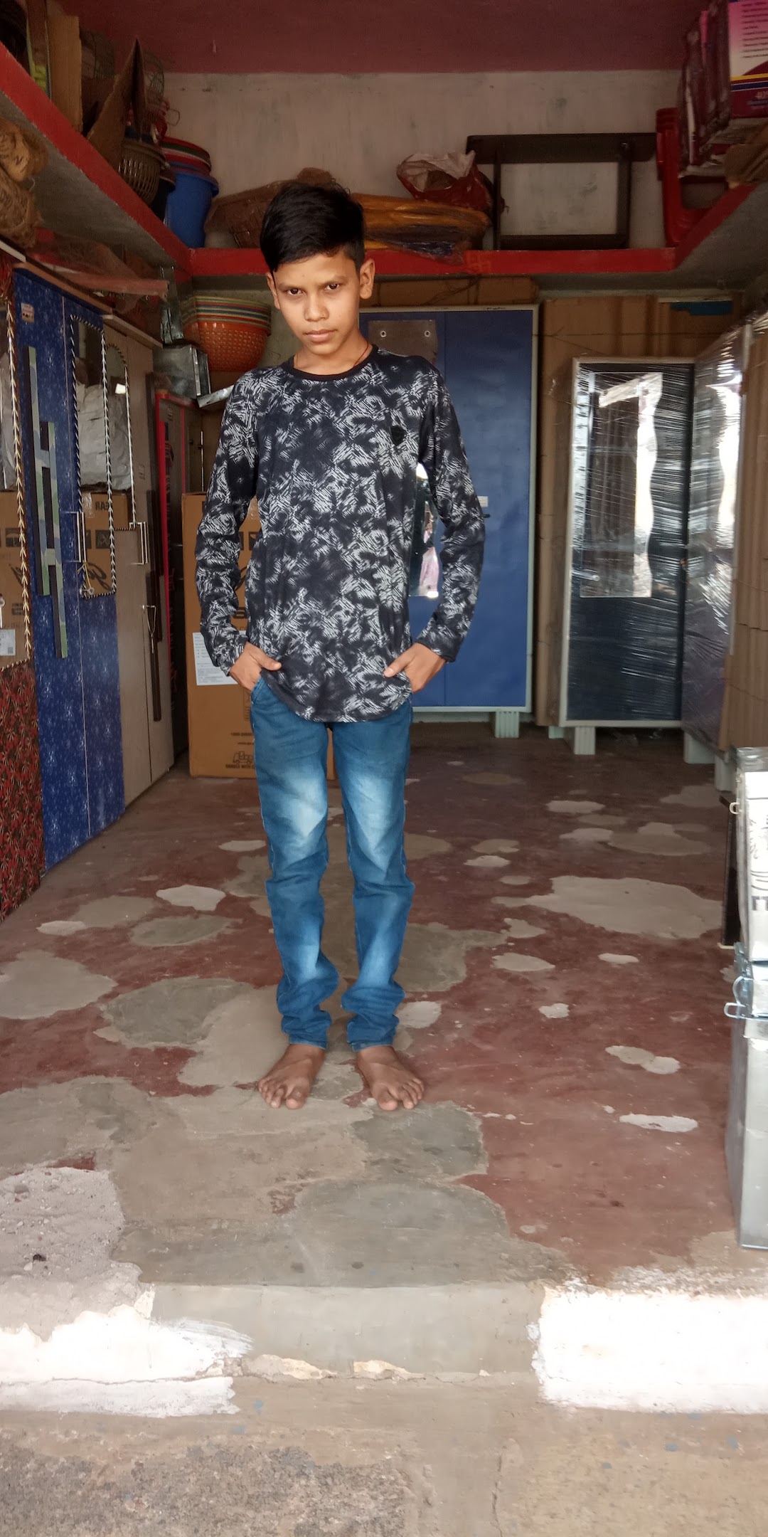 मां डोंगर देवी बर्तन एवं इलेक्ट्रॉनिक्स दुकान