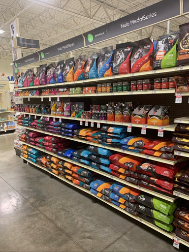 Pet Supply Store «PetSmart», reviews and photos, 5650 Mercury Dr, Dearborn, MI 48126, USA