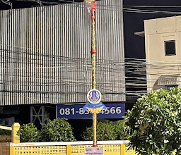 Kromluang Prachak Sinlapakhom Monument photo
