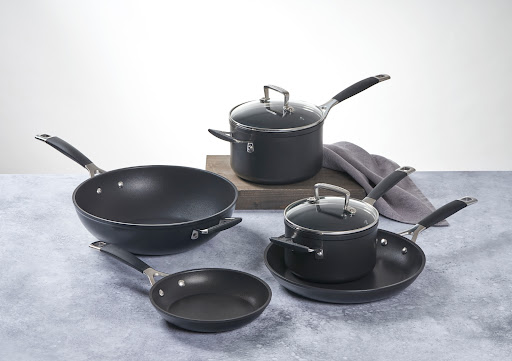 Kitchen Supply Store «Le Creuset», reviews and photos, 111 Nut Tree Rd b, Vacaville, CA 95687, USA