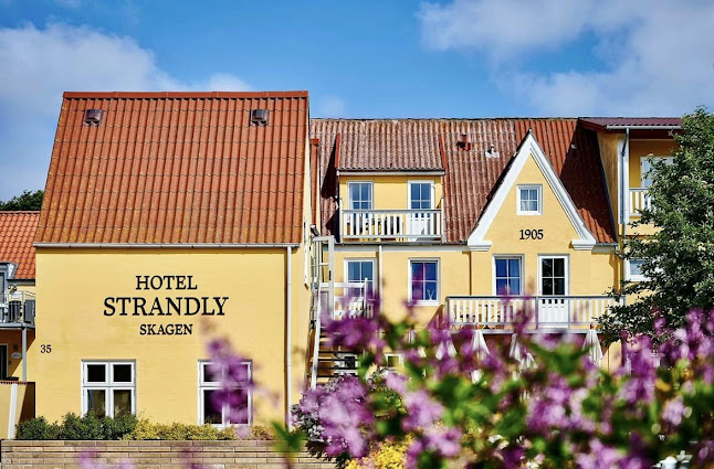 http://www.hotelstrandly.dk/