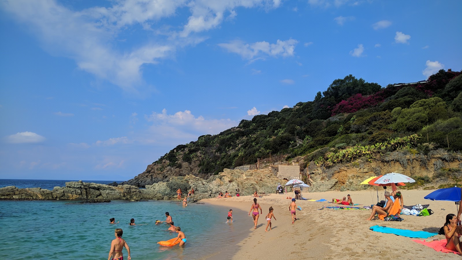 Fotografie cu Spiaggia di Kal'e Moru zonele de facilități