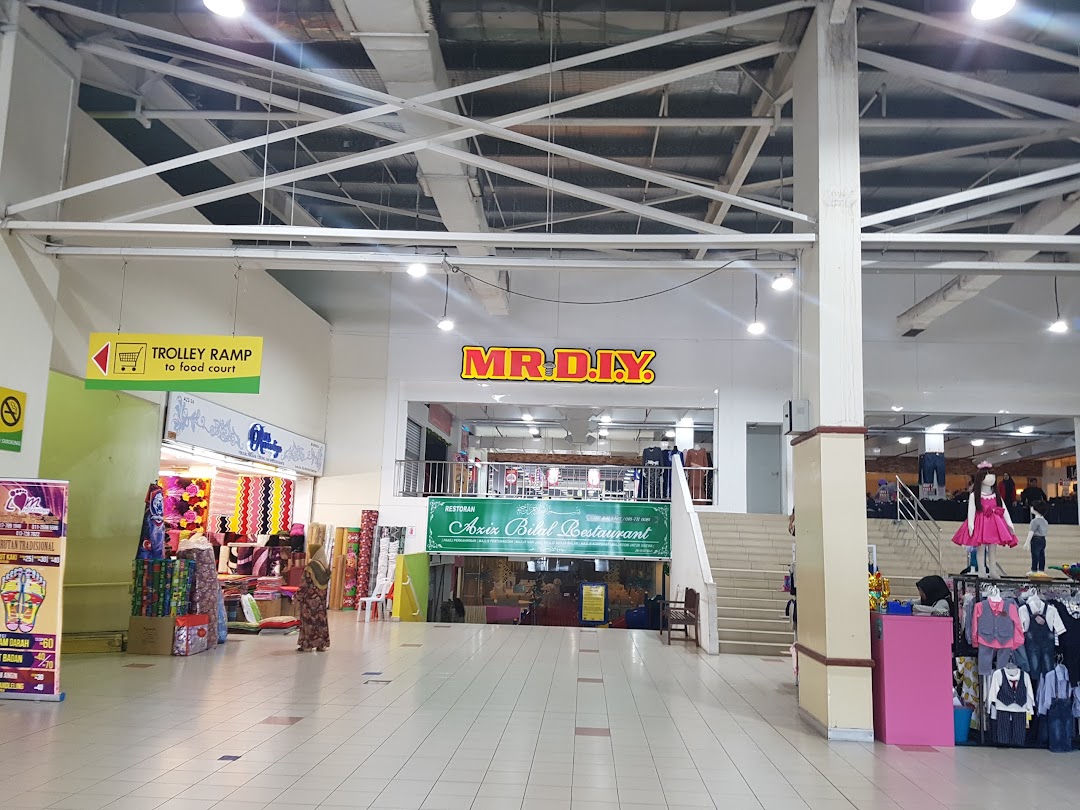 Giant Hypermarket Tampoi